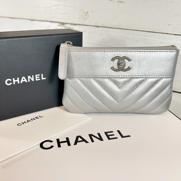 |SOLD| Chanel Chevron Lambskin Leather CC Logo Pouch - Picture 2 of 10